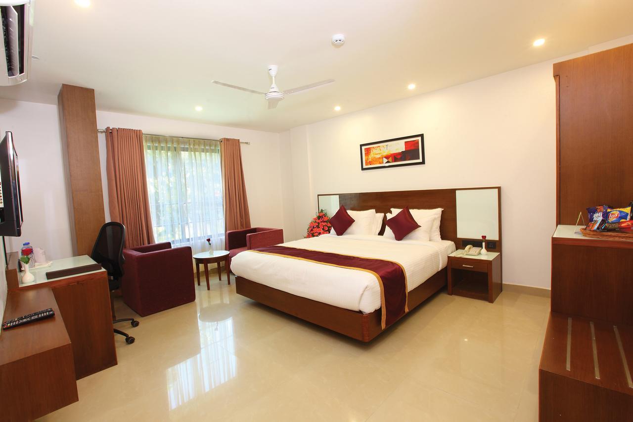 Hotel Park Residency Kozhencherry Kozhancheri Exterior photo